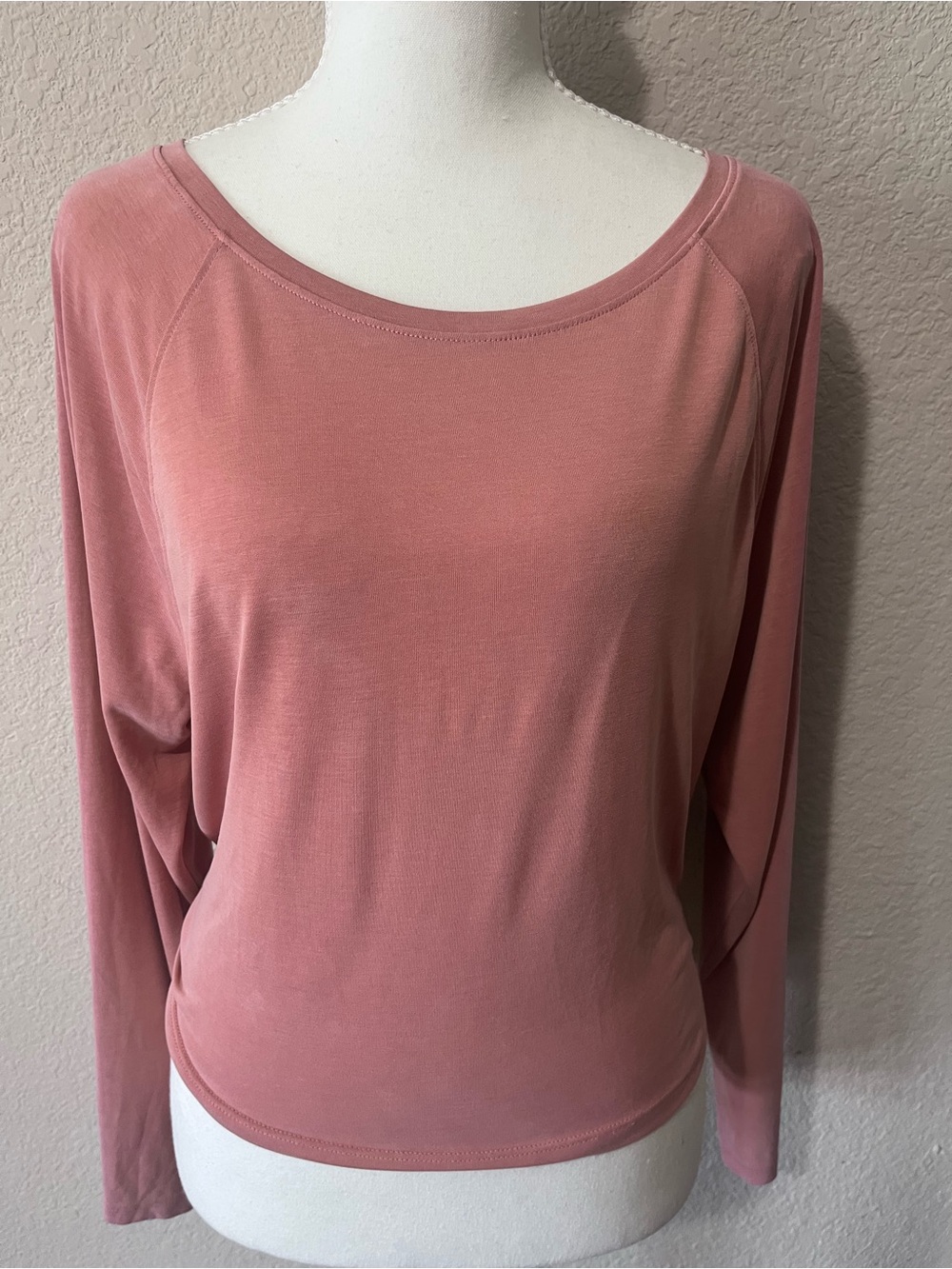 Victoria Secrets On Point Women's Long Sleeve Scoop Neck Top - Dusty Rose